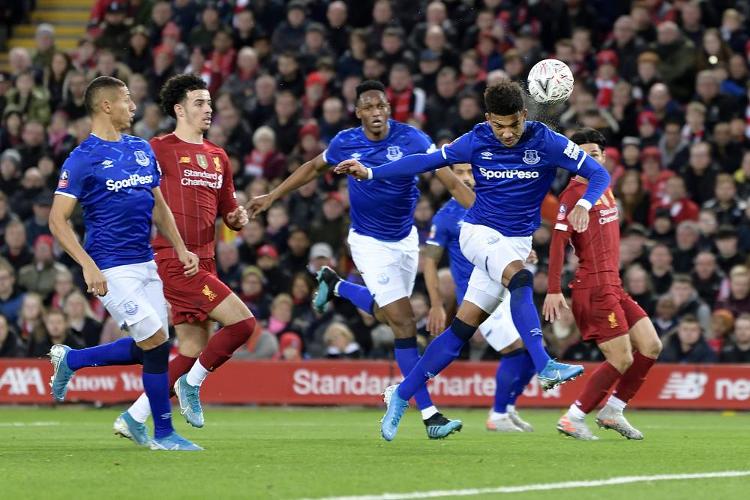 东契奇狂砍34分6板8助！上半场梦游下半场轰21分 全场20罚6失误