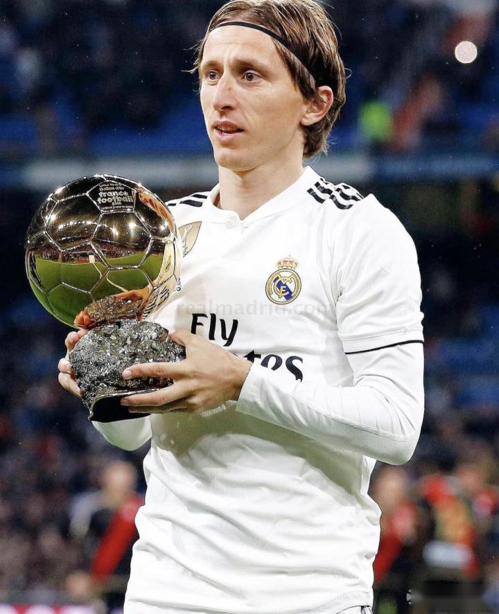 记者：申花携六外援出战广岛三箭，李可因伤未随队前往