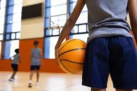 勇士官方：格林扭伤右脚，本场比赛不会回归